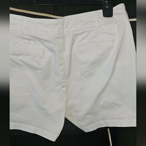 BROOKS BROTHERS WOMEN'S CLASSIC WHITE SHORTS COTTON/SPANDEX SIZE 10  NWOT